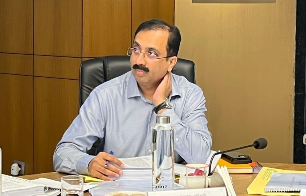 कांवड़ यात्रा से पहले ग्रेटर नोएडा में तैयारियां तेज, खुले बिजली पैनल बॉक्स बंद और सड़कों के गड्ढे भरे गए