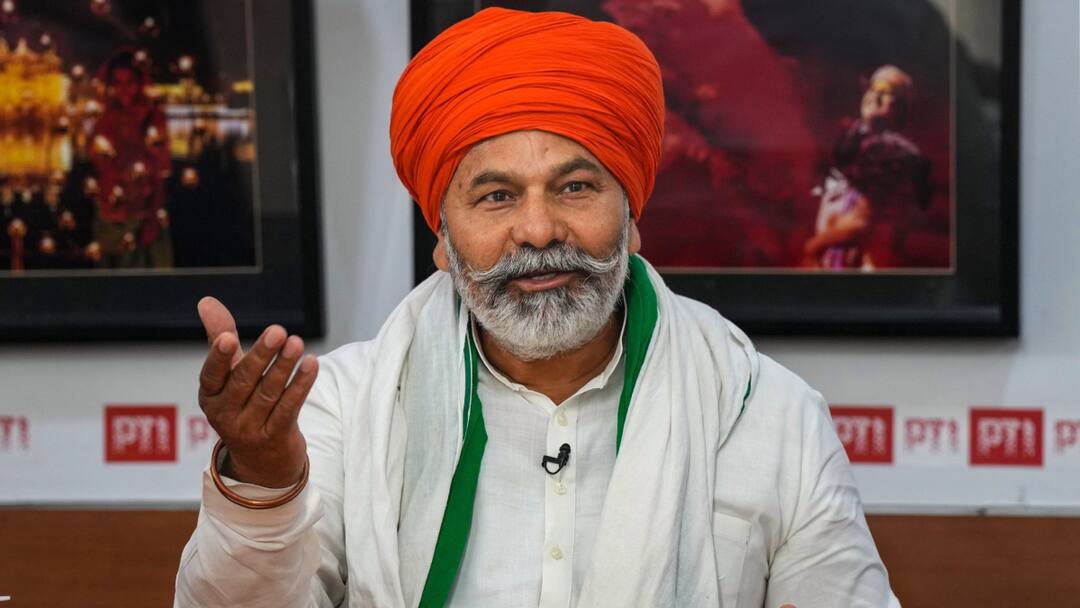 नोएडा में किसानों की महापंचायत, राकेश टिकैत बोले- मांगें पूरी होने तक जारी रहेगा आंदोलन