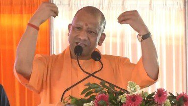 मेरठ में सीएम योगी बोले- व्यक्ति से बढ़कर दल और दल से बढ़कर देश, परिवारवाद पर सपा-कांग्रेस को घेरा