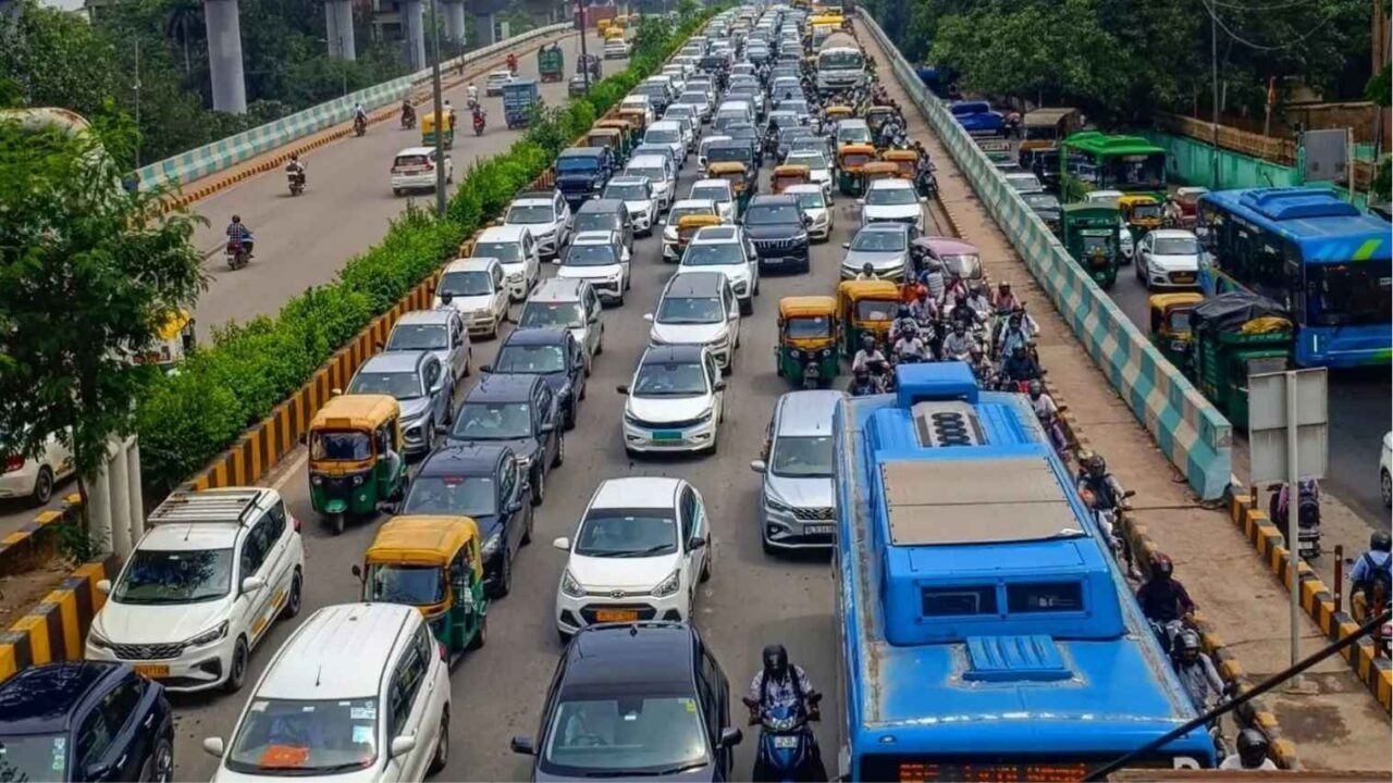1 नवंबर से दिल्ली में गैर-BS6 वाहनों की नो एंट्री, नोएडा-ग्रेटर नोएडा के यात्रियों पर पड़ेगा असर