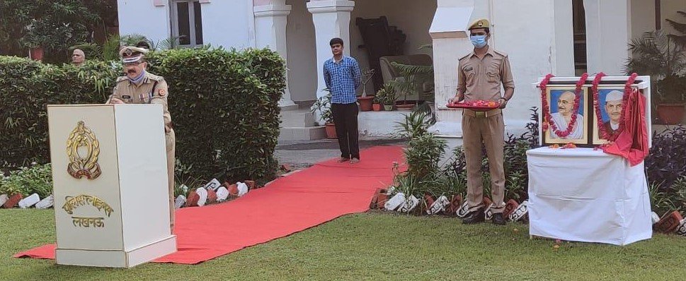  पुलिस आयुक्त कैम्प कार्यालय में राष्ट्रपिता महात्मा गांधी व पूर्व प्रधानमंत्री लाल बहादुर शास्त्री जी की जयंती मनाई।