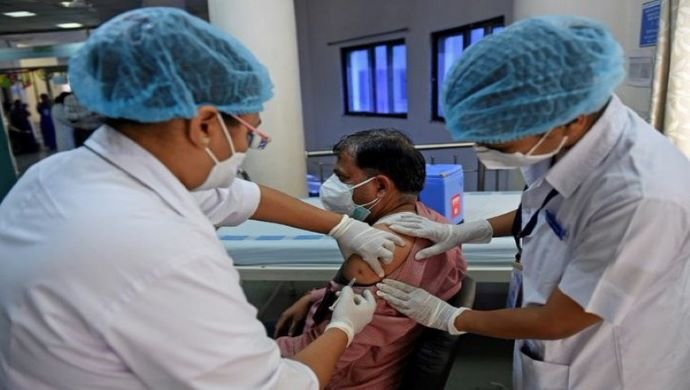  COVID-19 टीकाकरण: भारत में 45 से ऊपर के लोगों का टीकाकरण हुआ शुरू।