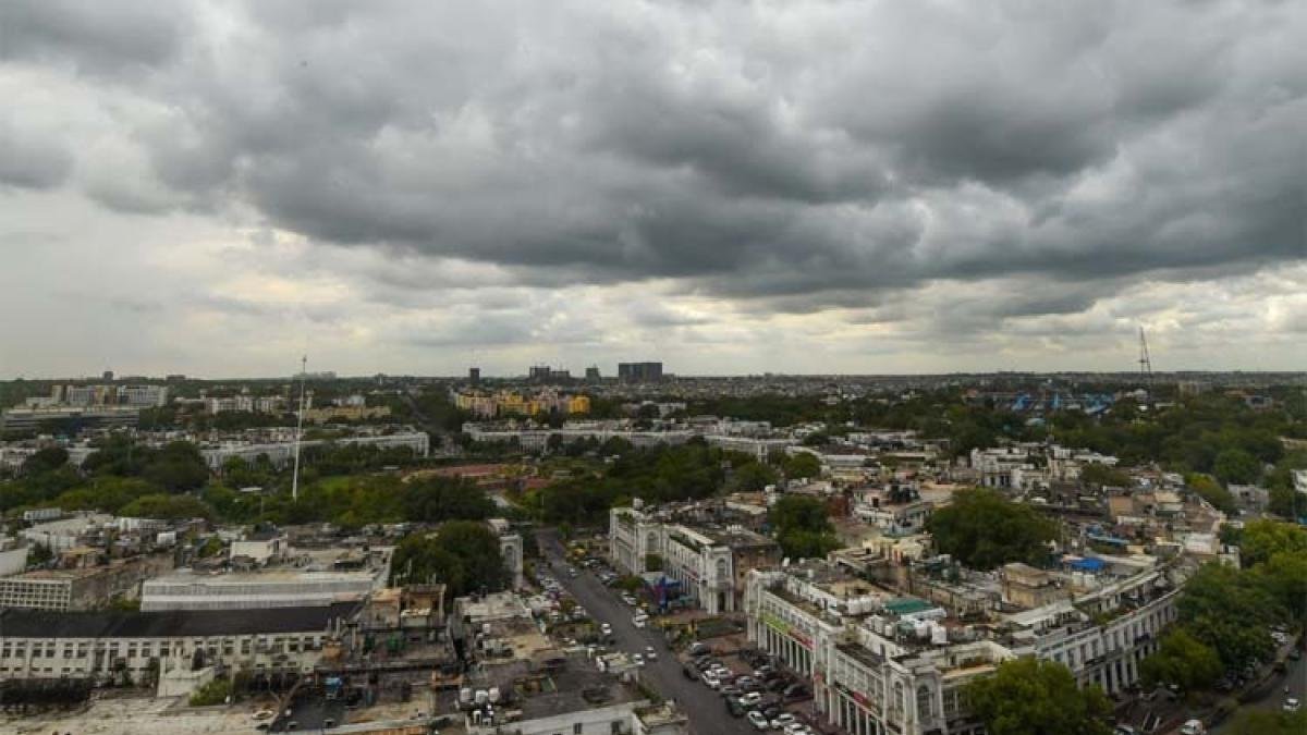  दिल्ली में आजआसमान में बादल छाए रहेंगे, हल्की बारिश की संभावना है।