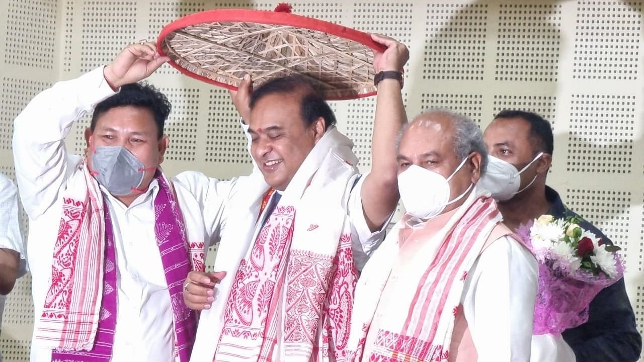  हिमंत बिस्वा सरमा आज असम के 15 वें मुख्यमंत्री के रूप में शपथ लेंगे।