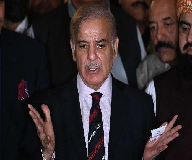 PM Shahbaz Sharif was scolded in Saudi Arabia, people raised slogans of 'chor-chor'