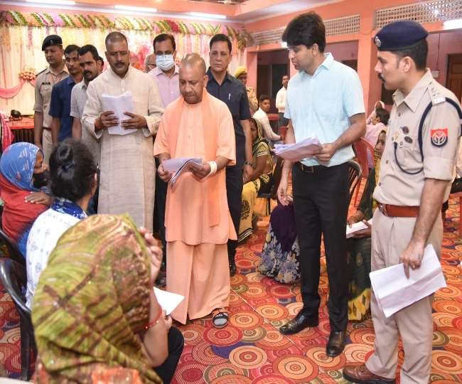 Seeing the crowd in the public darshan, CM Yogi Adityanath was furious, asked the officials- Tehsil, is there no justice in the police stations