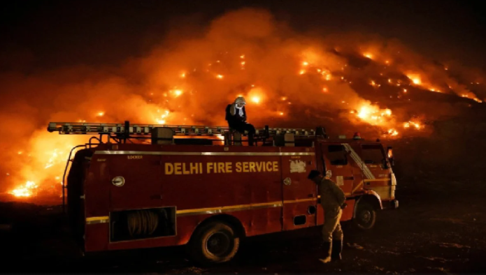 Fire breaks out at Delhi Police Headquarters, three fire tenders caught