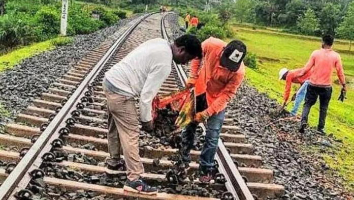  रेलवे ट्रैक पर Reels बनाते समय हादसा, ट्रेन की चपेट में आने से लड़की समेत तीन की मौत
